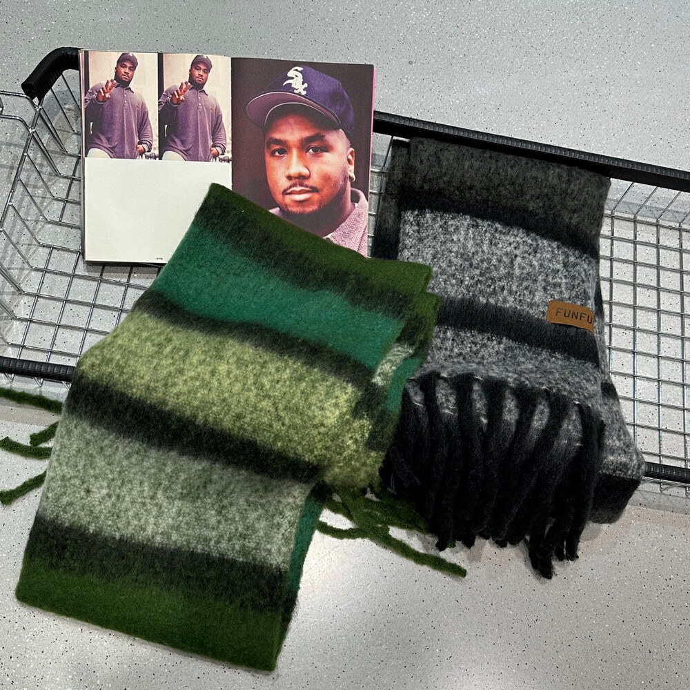 One-piece consignment of new autumn and winter striped scarves, ladies' high-end and versatile faux cashmere scarves, thickened warm scarves, shawls, wholesale from street stalls Application Scenario