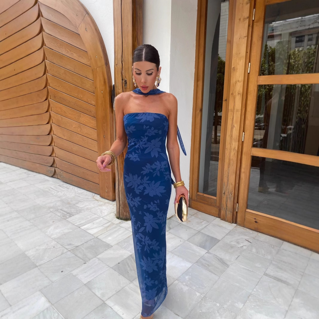 In 2025, this is a popular long export dress in Europe and America. It is a sleeveless, backless, figure-hugging, casual and sexy dress details Picture