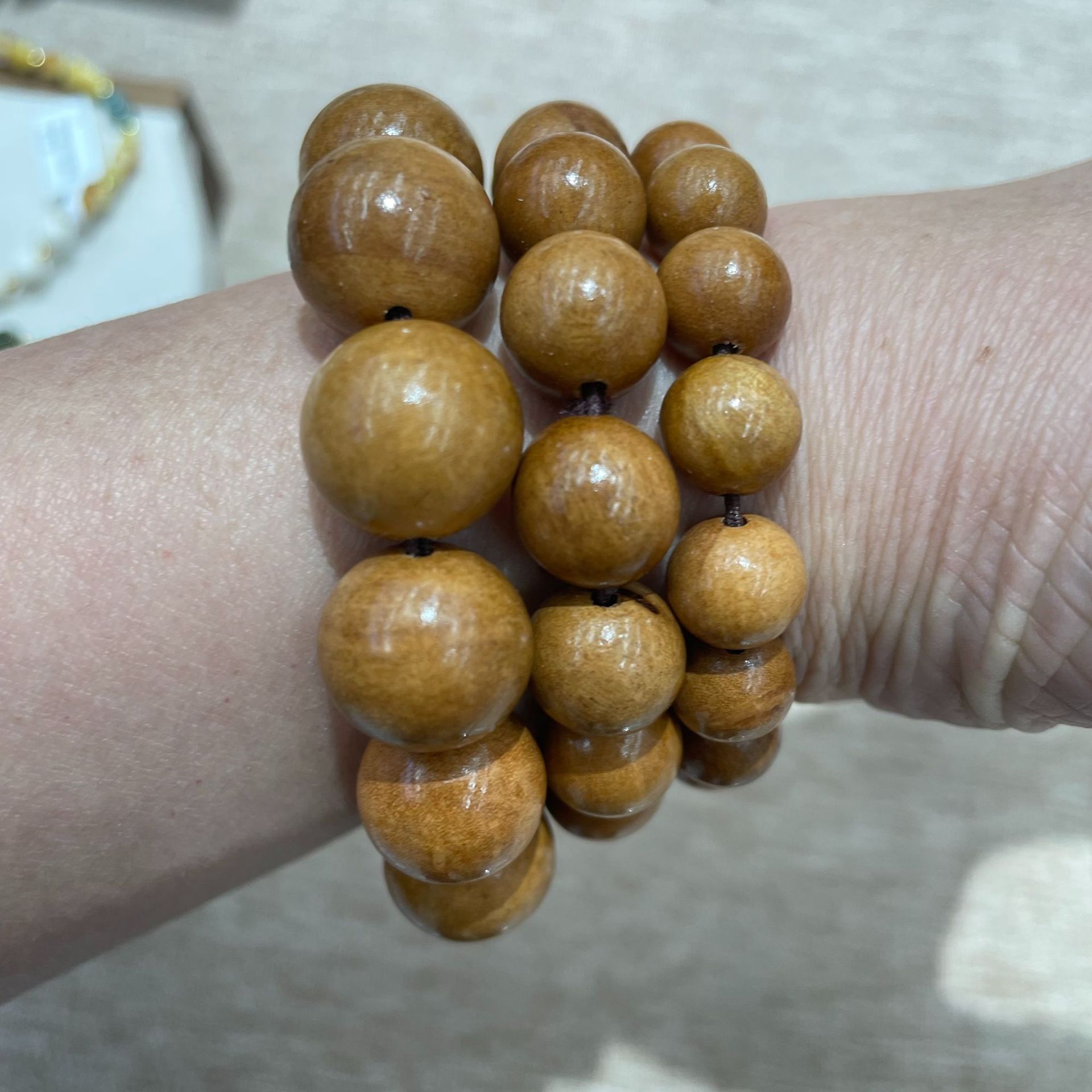 Natural peach wood bracelet, the guardian deity of the five paths of Wealth, Buddhist prayer beads and prayer beads, men's and women's Buddhist prayer beads couple bracelets as gifts Specification image