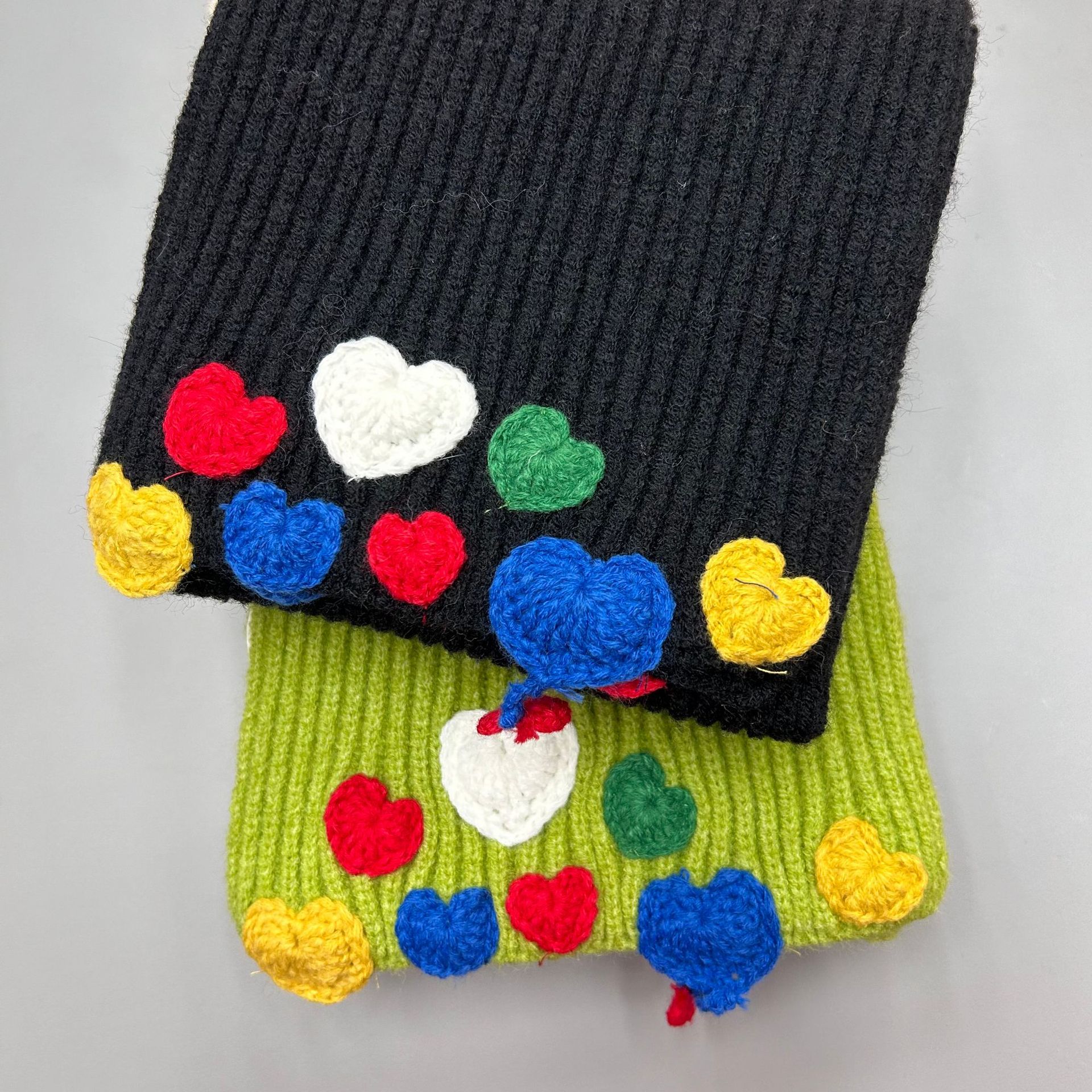 New three-dimensional, colorful handcrafted heart-shaped, cute and warm knitted scarf for students, Japanese-style sweet autumn and winter scarf for women Specification image