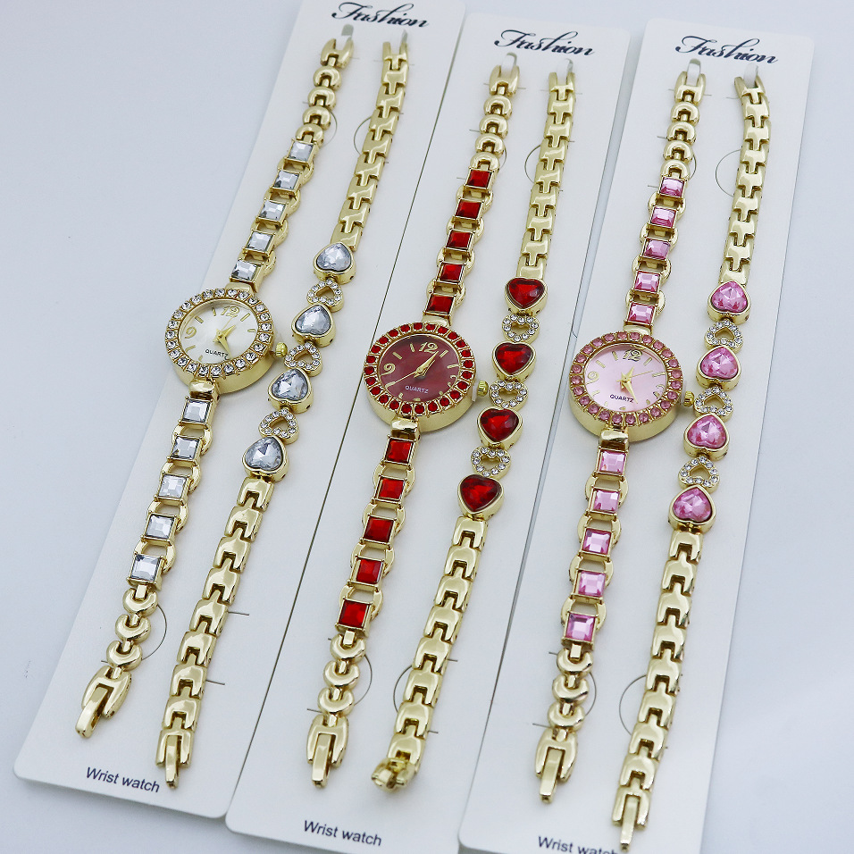 新款时尚女士手錶爱心手链两件套时装女表数字表盘跨境装饰手链表