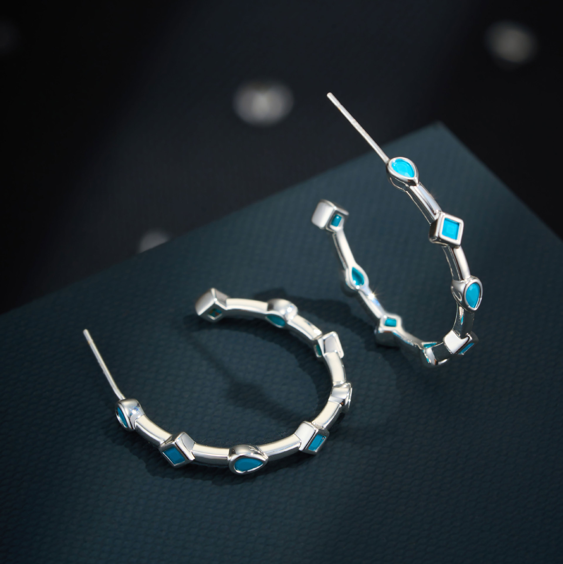 Source factory light luxury geometric C-shaped opening large earring, copper alloy inlaid with blue pine S925 silver needle, versatile earrings