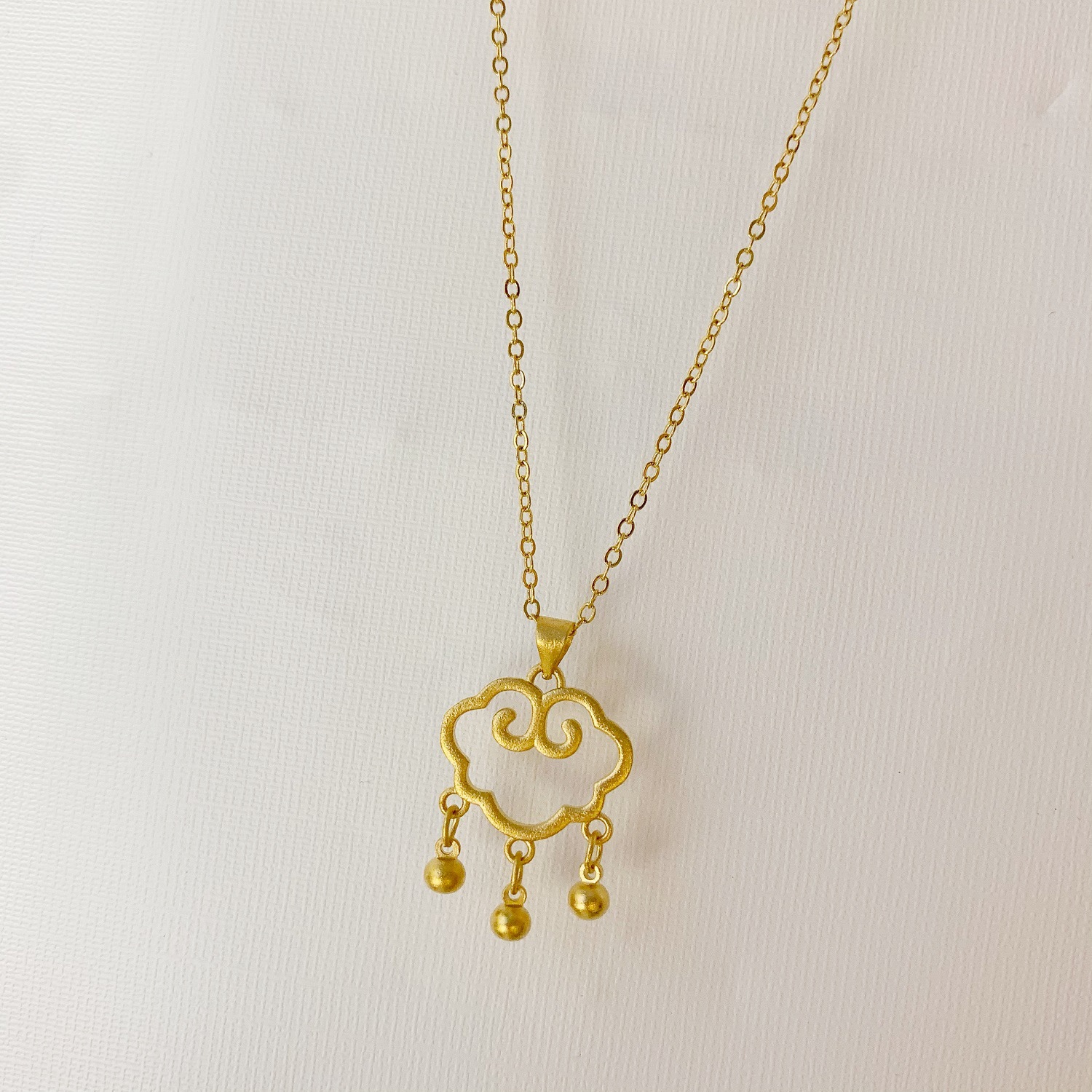 Xiangyun Longevity Lock Pendant, 18k gold imitation necklace, women's sand gold simple bead collarbone necklace that does not fade for a long time details Picture