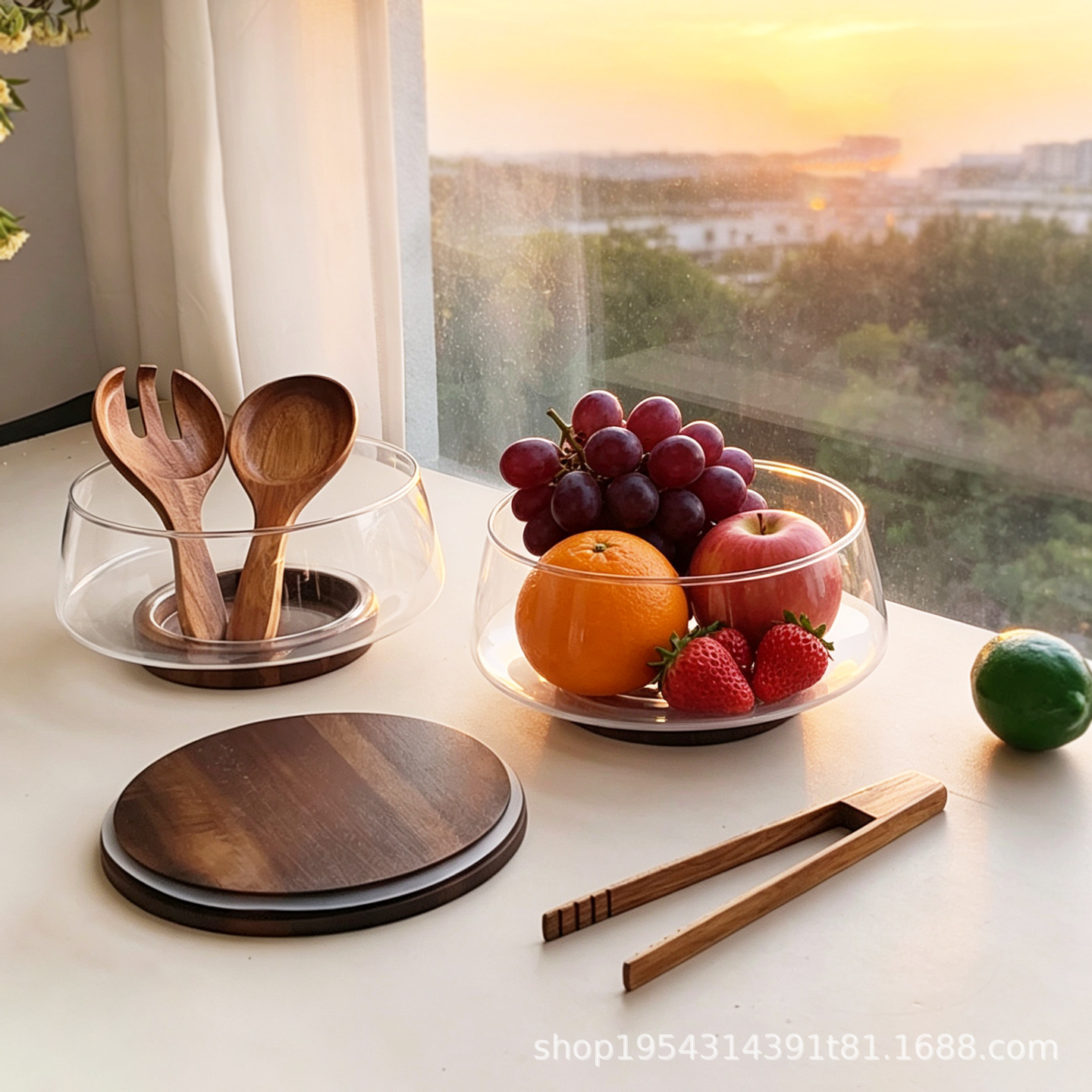High-legged fruit bowl, living room coffee table, glass cold dish and fruit plate, acacia wood lid with fork, spoon and tongs, salad bowl, transparent box