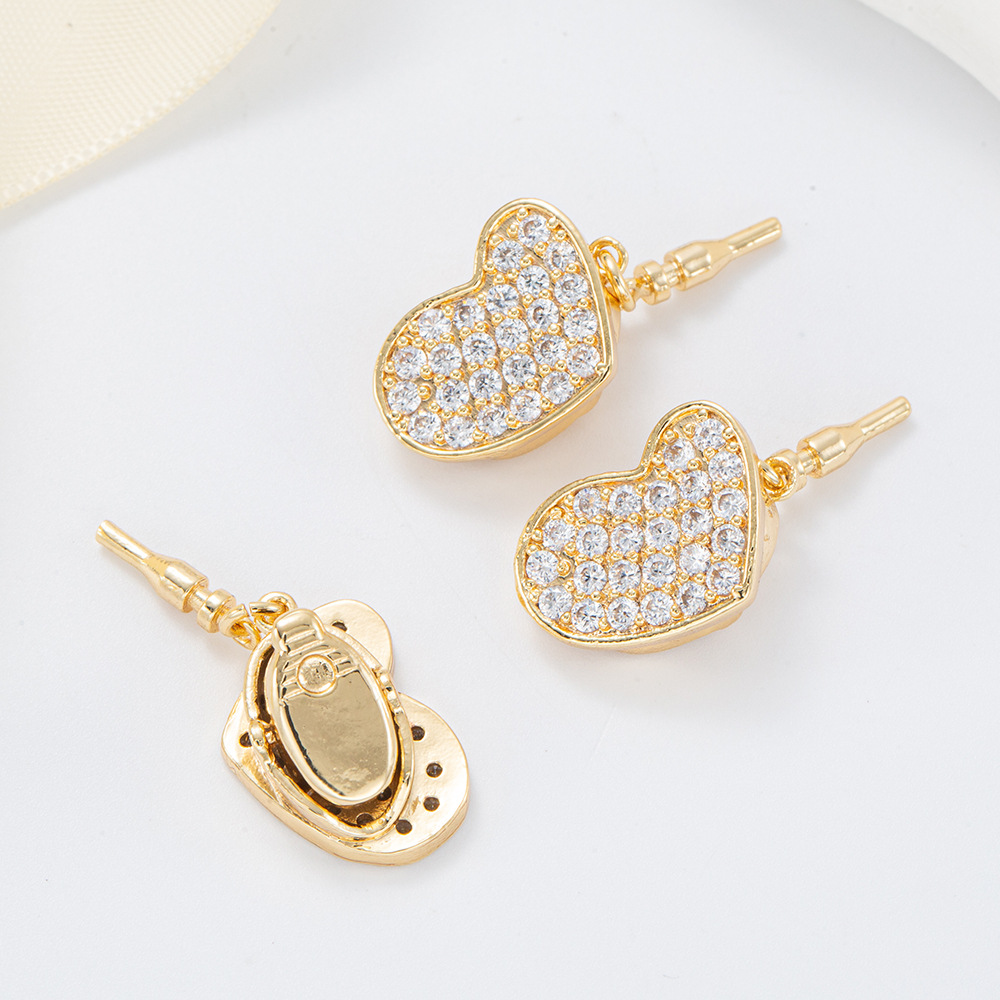 Pearl necklace, ingot clasp, heart-shaped four-leaf clover plated 18K, DIY jewelry, necklace clasp, fashionable pendant, retro accessory Application Scenario