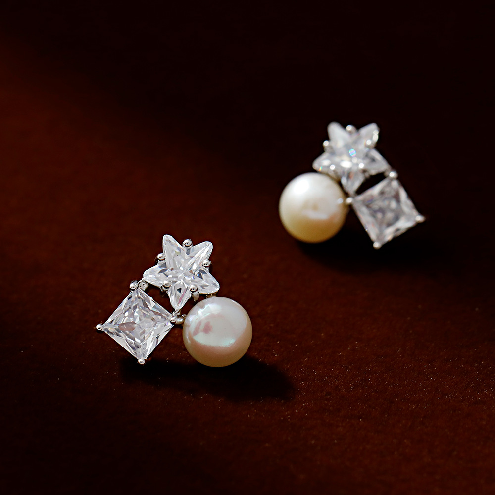 Hyacinth freshwater pearl stud earrings are fashionable, light luxury and super shiny. The five-pointed star zircon earrings have a unique design and will be a bestseller on Douyin in 2025 details Picture
