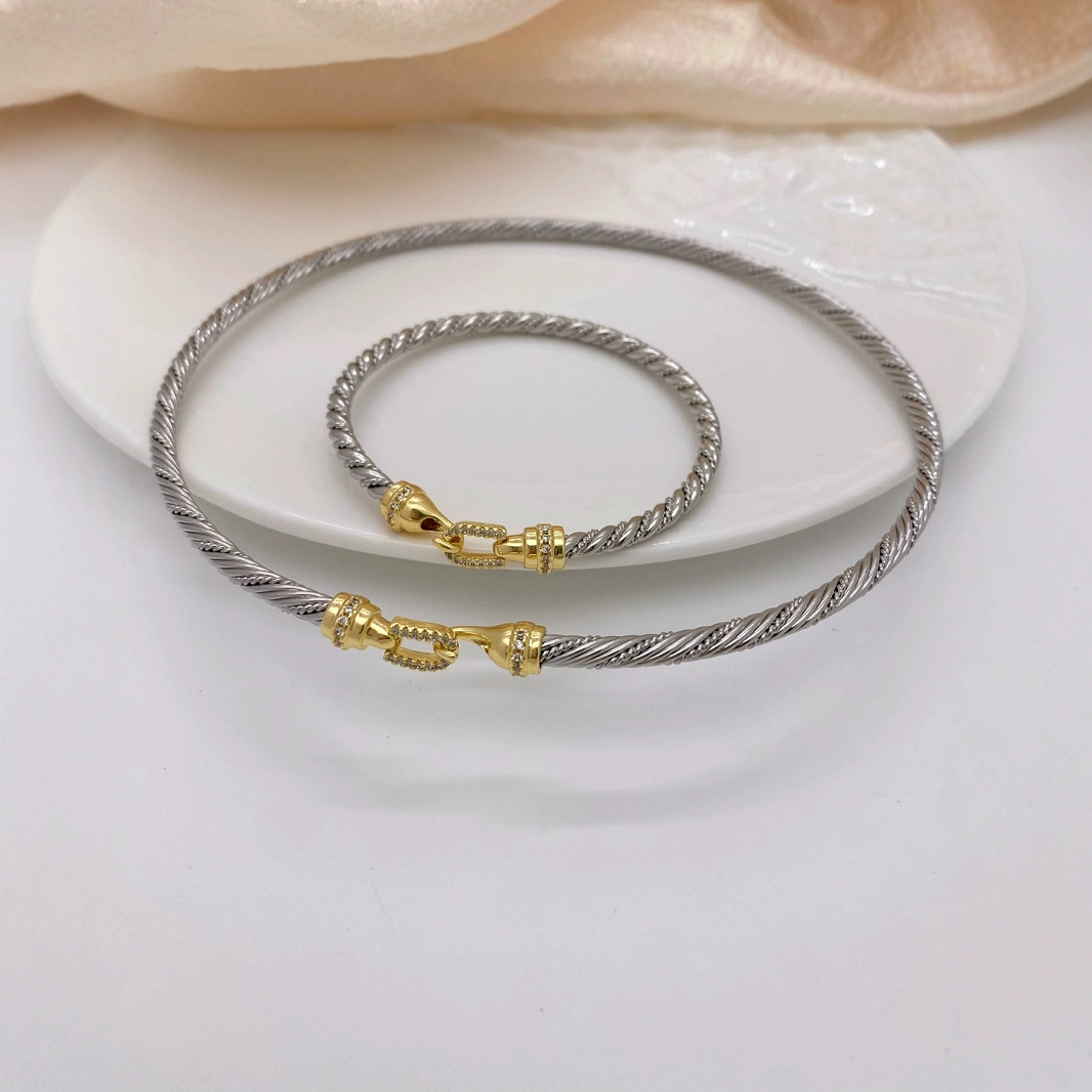 This new retro dual-color 18K real gold electroplated copper neckband bracelet from Europe and America is fashionable, trendy and versatile Application Scenario