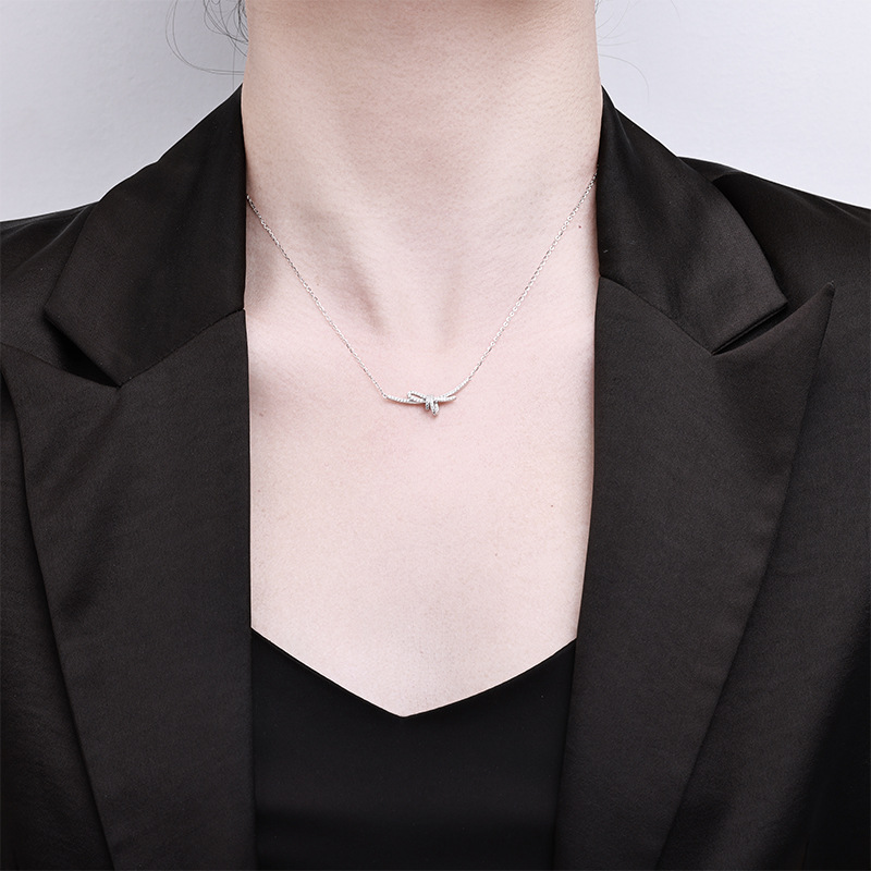 S925纯银丝带结锁骨链女蝴蝶结项链轻奢风设计高级感吊坠毛衣链