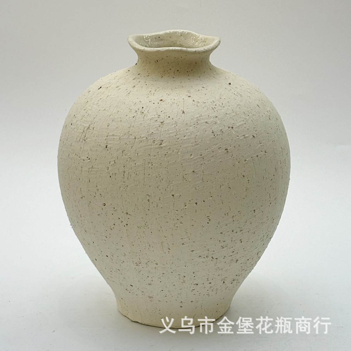 Multi-shaped off-white coarse earthenware vases, wabi-sabi style home soft decoration dried flower arrangement vases Application Scenario