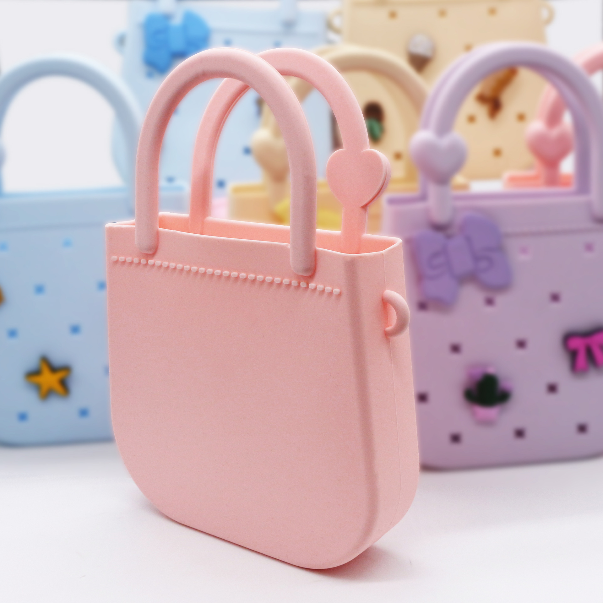 Cross-border best-selling DIY silicone hole bags, cartoon children's beach handbags, mobile phone storage bags, factory direct sales Specification drawing