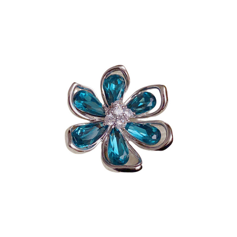 Amazon cross-border fashion retro crystal hollowed-out petal brooch, a delicate, light luxury, versatile and high-end brooch for women Item Picture