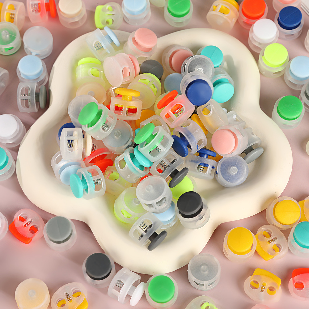 Colored plastic single-hole adjustable button clock cap, double-hole circular string button material, spring buckle, adjustable buckle, anti-slip details Picture