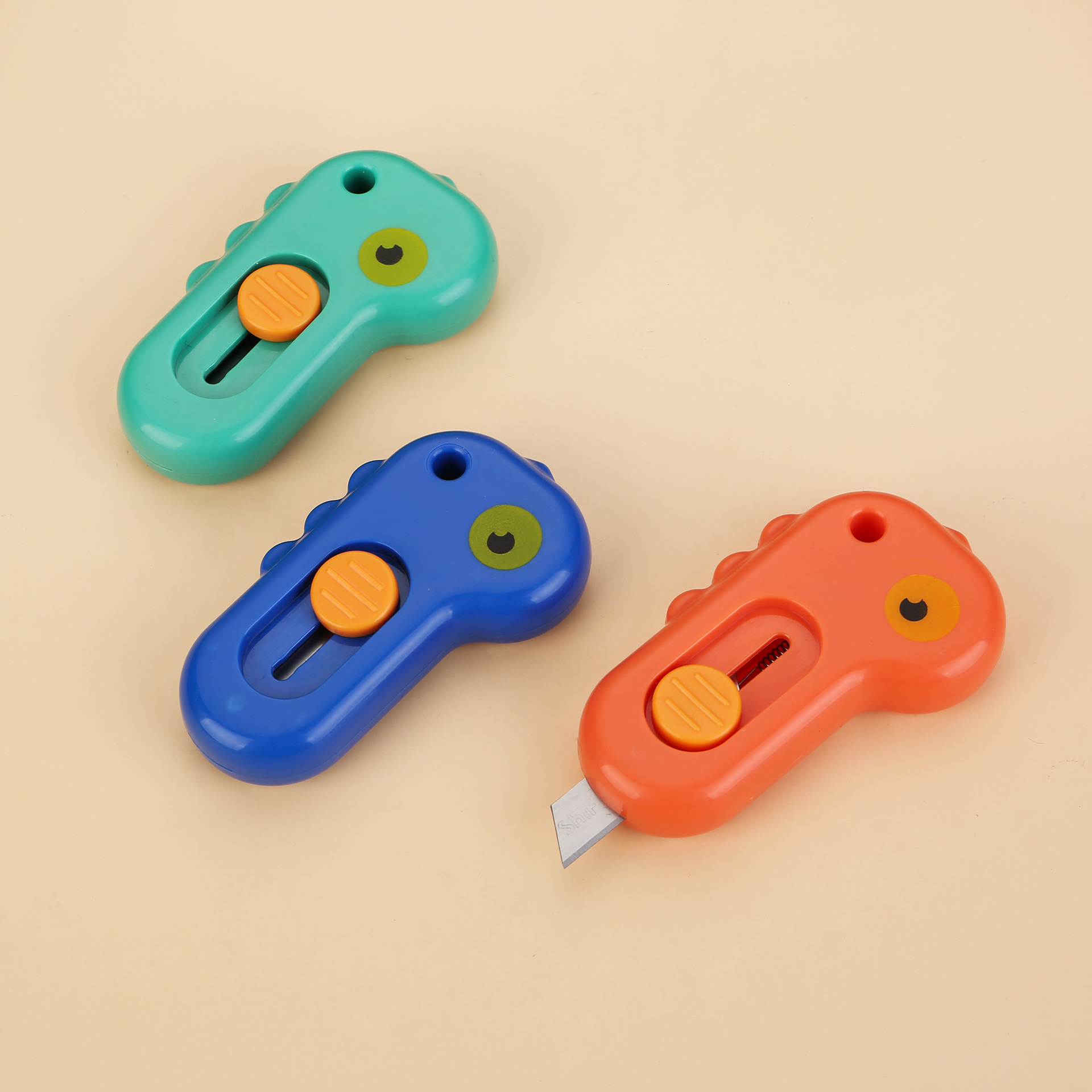 Pioneer 8133 Little Dinosaur Mini Utility Knife Premium Card Pack, Express delivery, open package, Carry around, office paper cutting Specification image