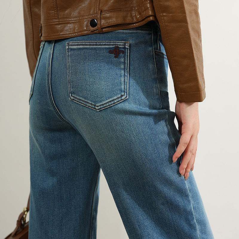 Factory direct sales of new winter bestsellers: light blue flocked jeans, narrow straight-leg pants for petite women, floor-length pants Application Scenario