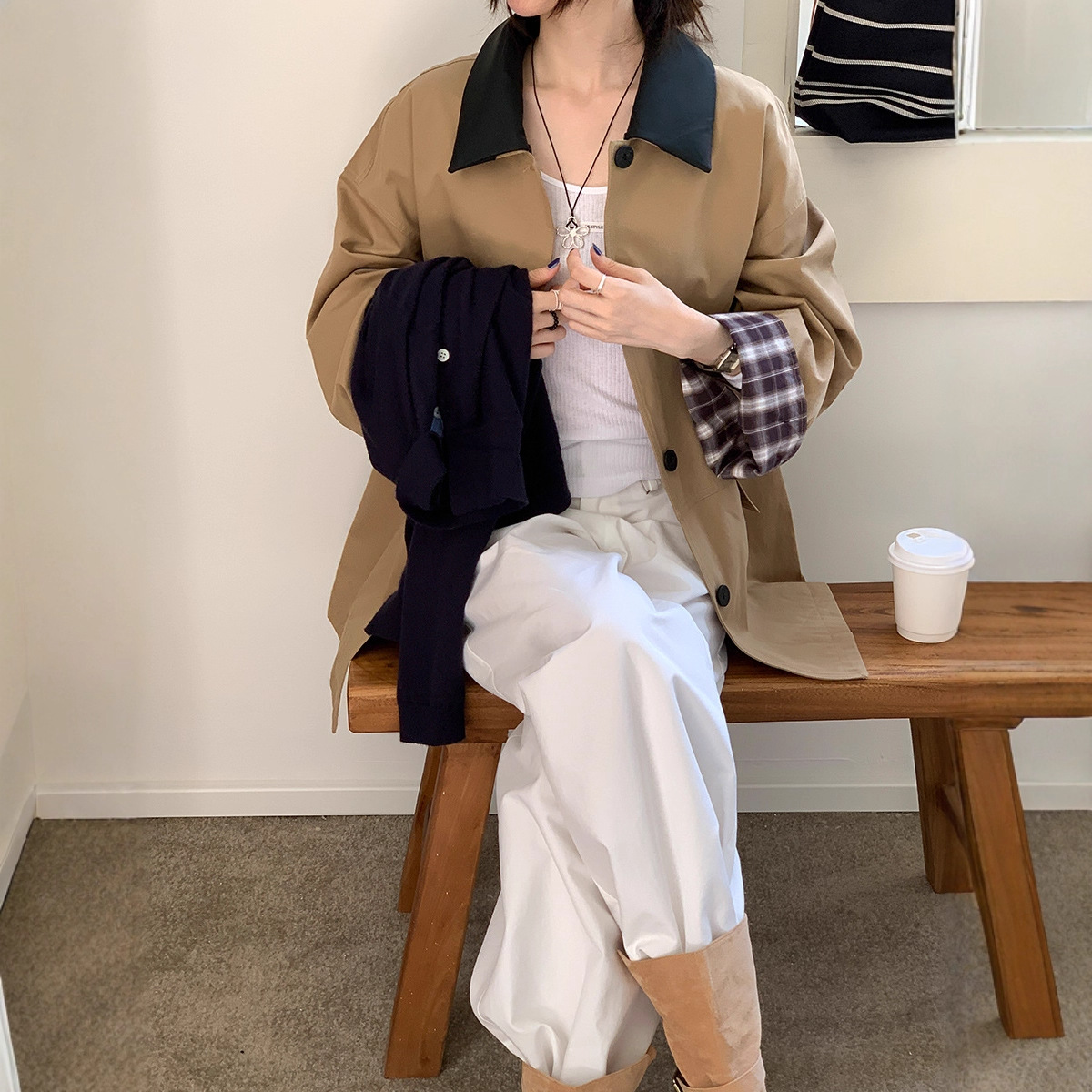Korean-style color-blocking lapel trench coat for women's autumn 2025 new style, laid-back, loose and versatile single-breasted overcoat Item Picture