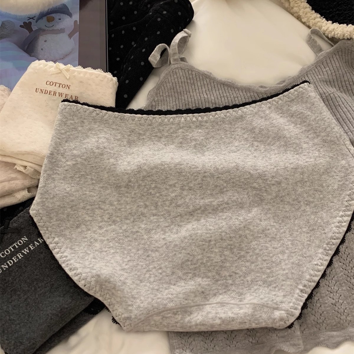 French-style women's underwear, pure cotton 10A antibacterial extended crotch, comfortable mid-waist bag, seamless hip, all-cotton crotch women's briefs Application Scenario