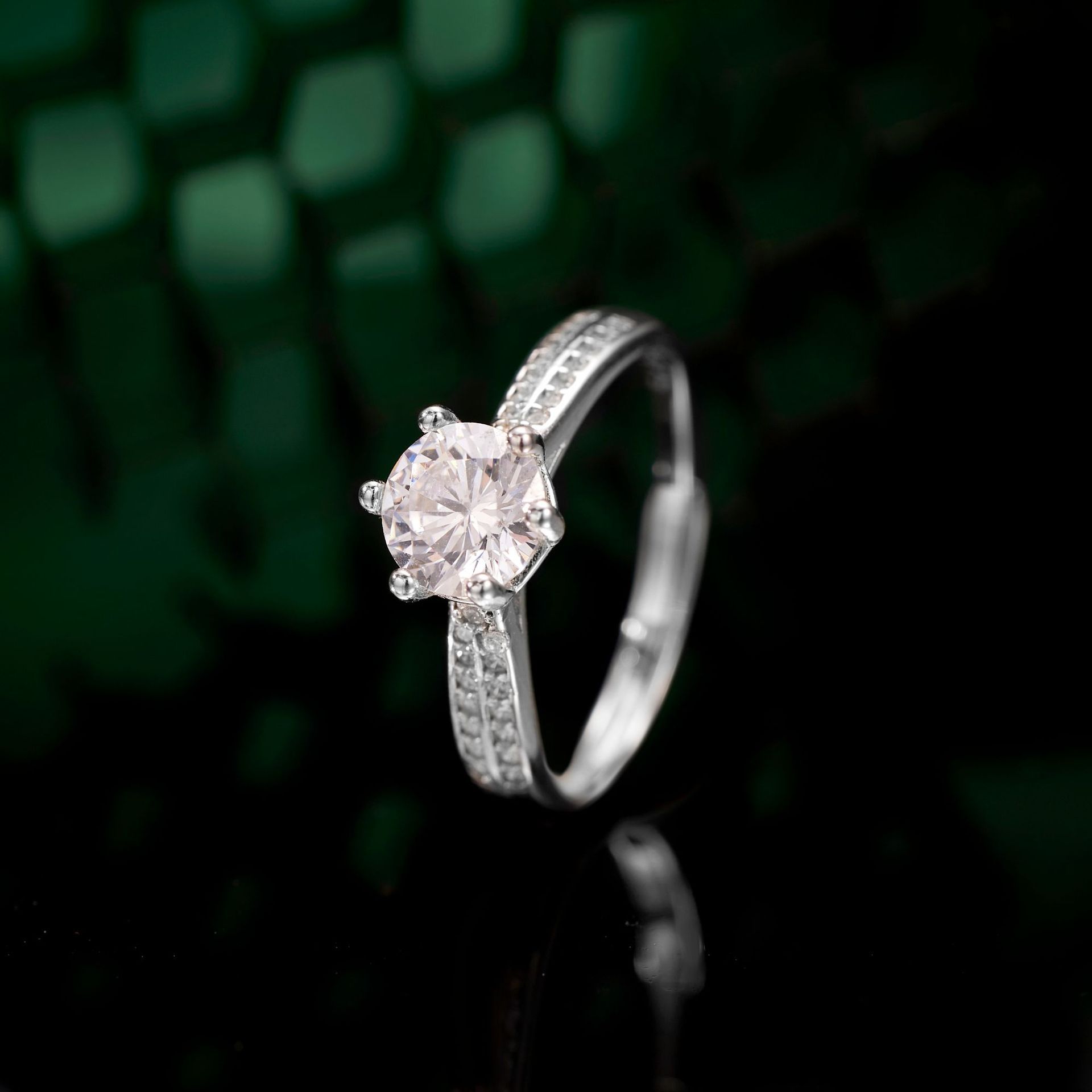 The Starlight Queen Ring is a fashionable and high-end zirconium jewelry for women with adjustable openings. It's a perfect gift for your girlfriend