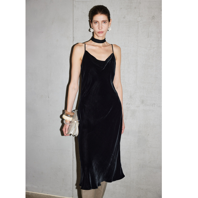 真丝丝绒吊带连衣裙女内搭外穿高级感荡领过膝超长桑蚕丝裙子