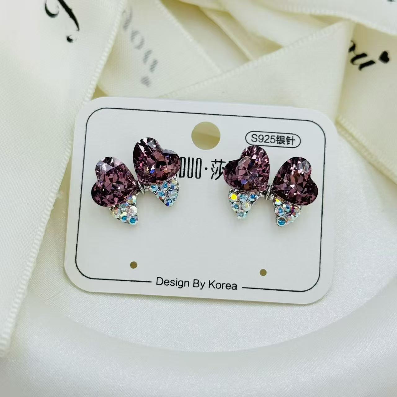 Fashionable blue heart-shaped bow pearl stud earrings, stud earrings, simple earrings, women's versatile and trendy accessories Application Scenario