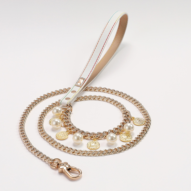 Dog imitation pearl necklaces, pet soft clay balls, steel wire rope traction straps, cat and dog necklaces, pet supplies Application Scenario