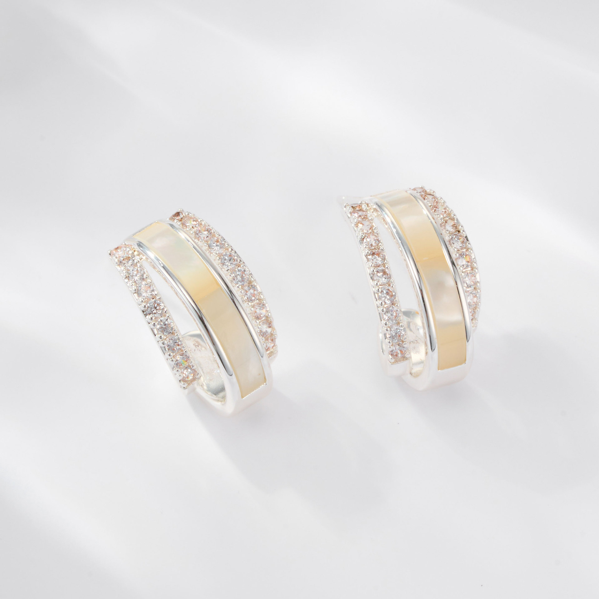 French light luxury mother-of-pearl C-shaped semi-circular ear stud copper alloy micro-inlaid zircon s925 silver needle women's earrings from the source factory Application Scenario
