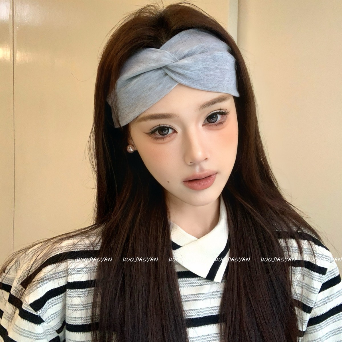 The new solid-color cross hair band, a popular online celebrity, is a simple and versatile fashion headwear. It features wide edges, elastic sports, sweat-absorbing and hair-tying bands for women Specification drawing