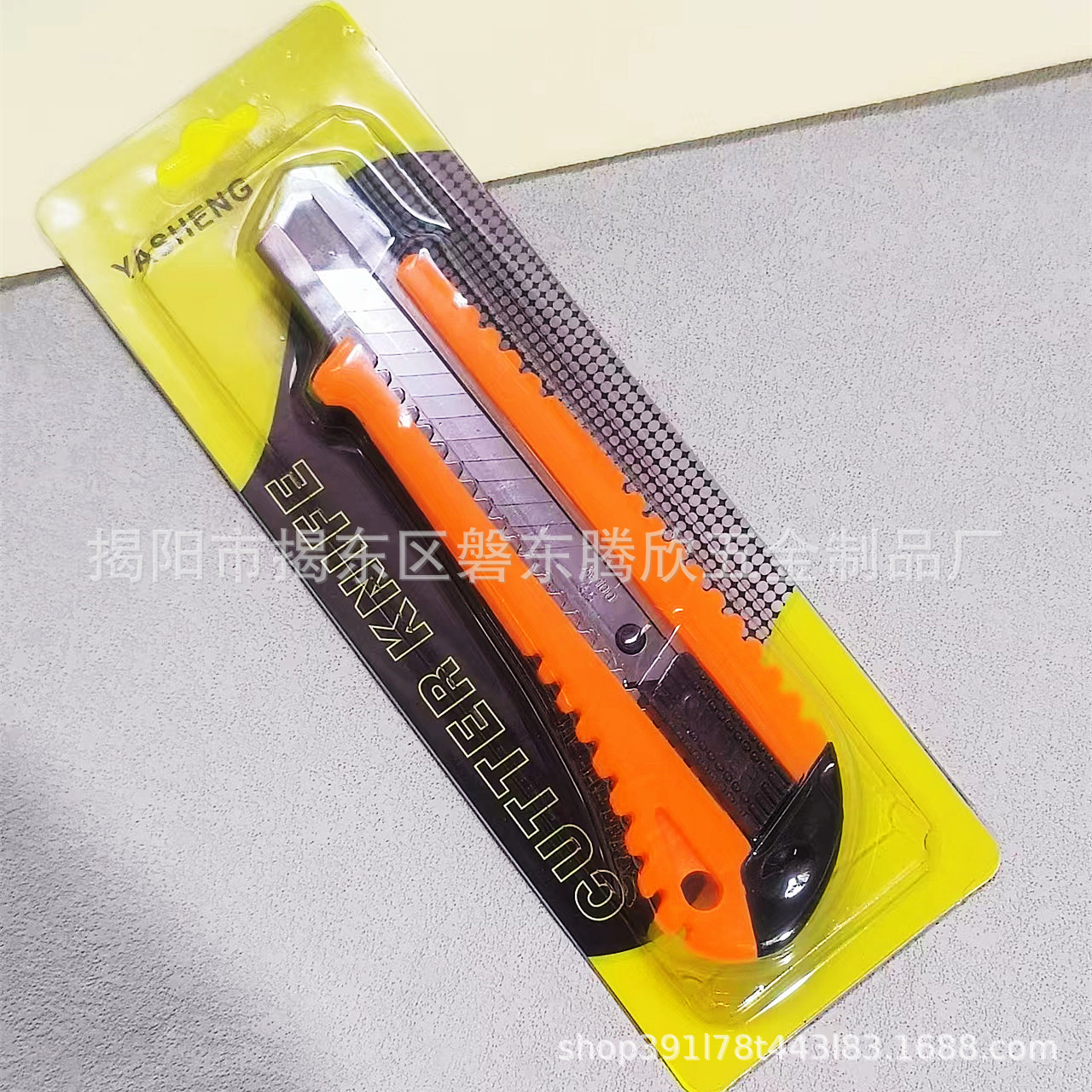 Express delivery knife, large utility knife, thickened anti-slip stainless steel pen sharpener, special large wallpaper knife, 18mm paper cutting knife Application Scenario