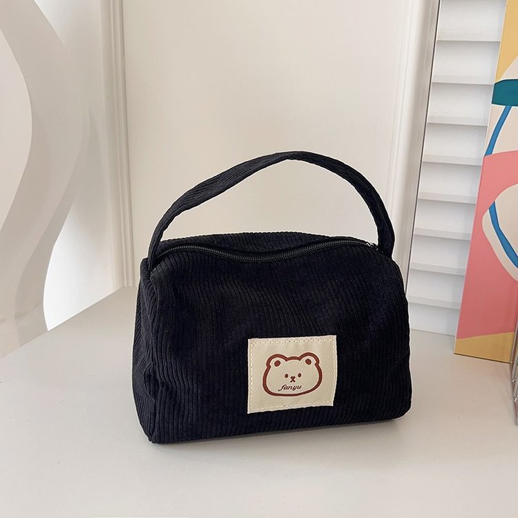 A new large-capacity corduroy bag for women, a versatile single-shoulder crossbody bag for autumn and winter, and a high-end pillow bag for women Application Scenario