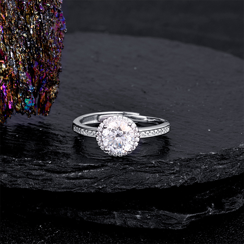 Zhuoheng selects moissanite diamond rings for women, s925 sterling silver, simple and niche. Couple's wedding and proposal rings, exuding a sense of luxury details Picture