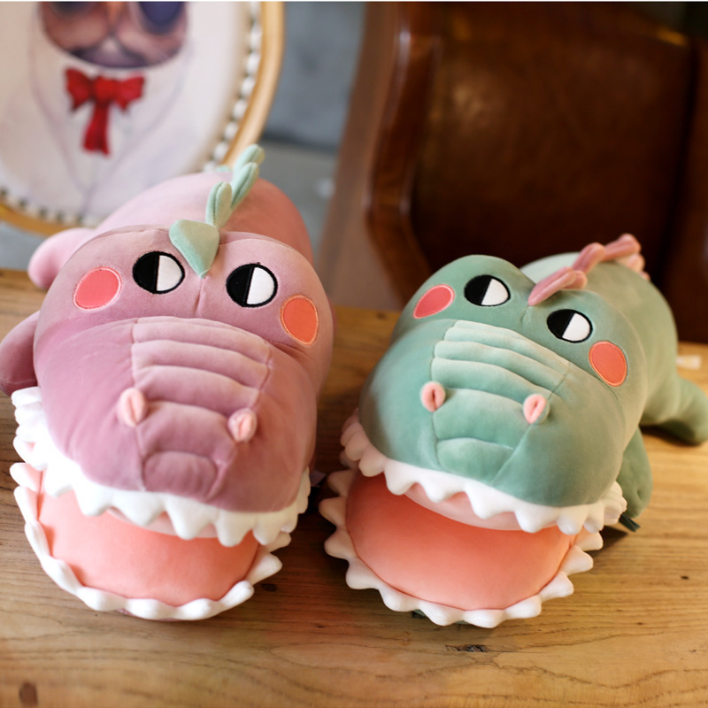 厂家批发大牙鳄鱼娃娃机公仔趴鳄鱼毛绒玩具懒人抱枕玩偶布娃礼品产品图