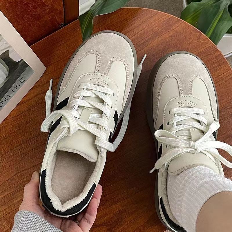 运动休闲鞋实物图