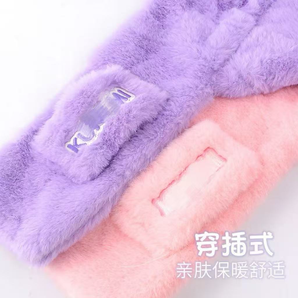 One-piece plush hat and scarf, Kuromi Meletti Sanrio children's winter warm decoration, cold wind protection, neck protection, wholesale from street stalls Application Scenario