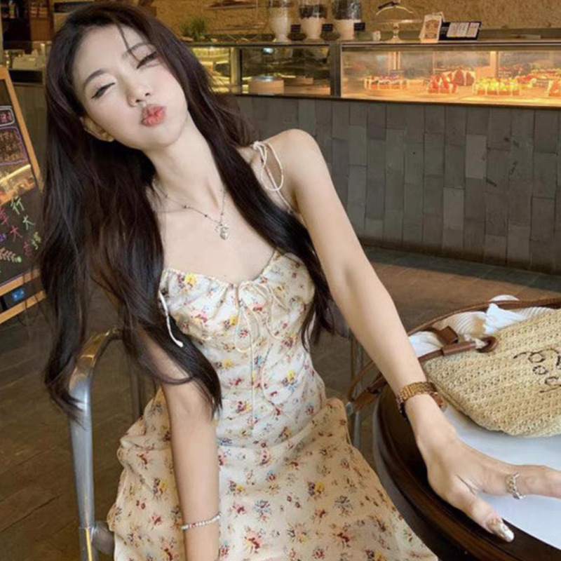 法式色碎花吊带连衣裙女25夏日绝美小裙子收腰显瘦海边度假长裙子
