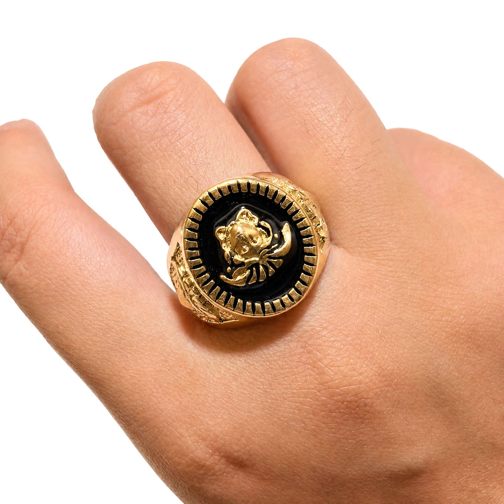 Cross-border retro men's titanium steel ring, embossed square badge ring, hip-hop punk wide finger ring, gold and silver jewelry