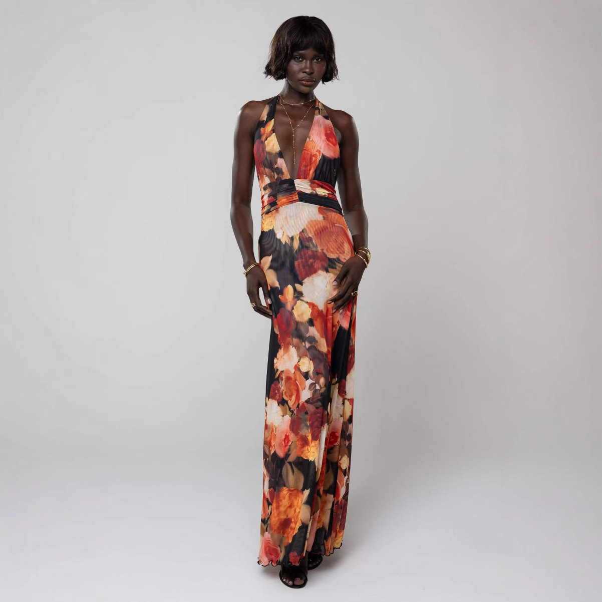 A new, fashionable and sexy spring and summer dress in the style of European and American ins, featuring a backless, figure-hugging printed halter dress Specification drawing
