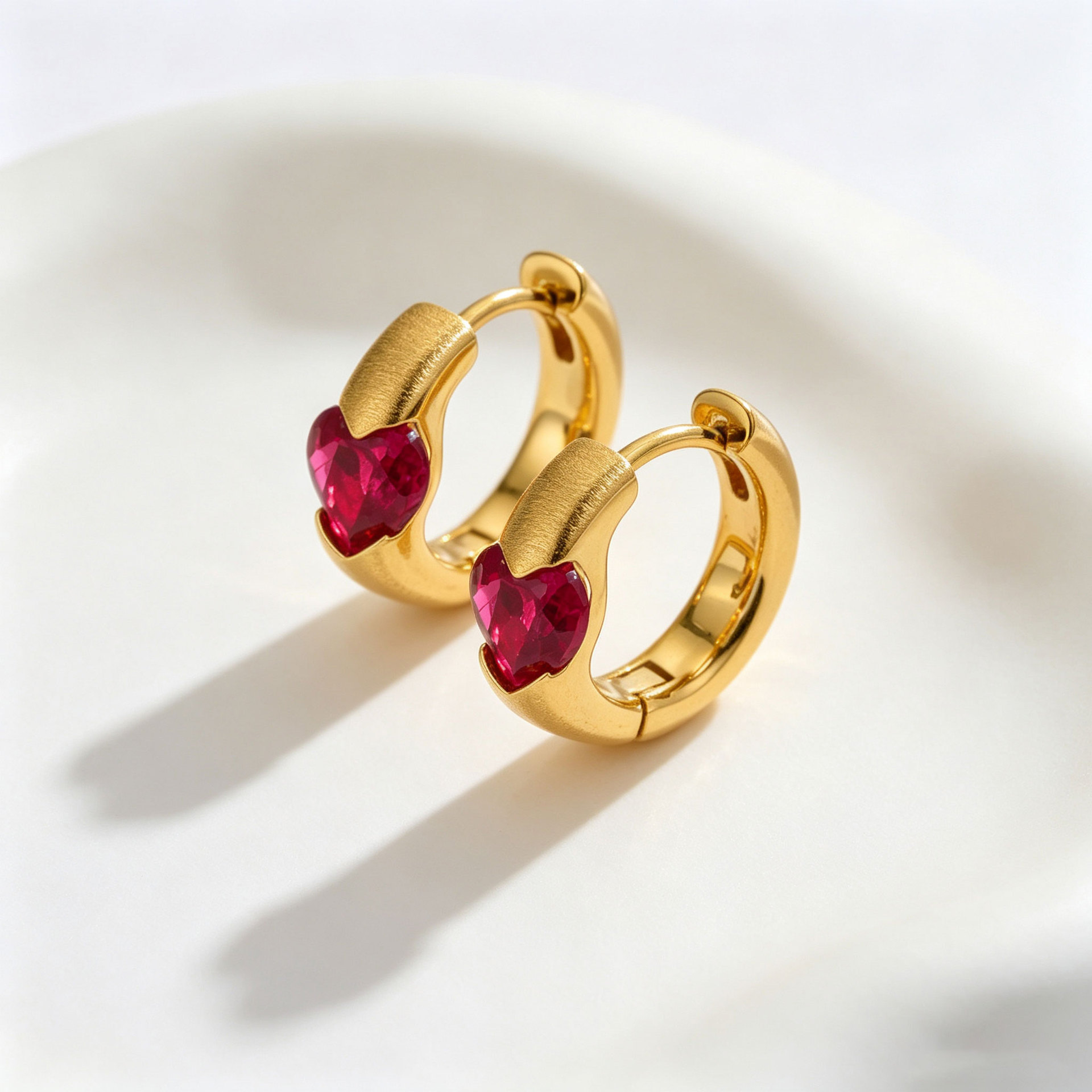 The source factory's brushed heart-shaped ear buckles offer a niche and high-end feel. Available in three colors: copper alloy and zirconium-inlaid earrings. Wholesale in stock Application Scenario