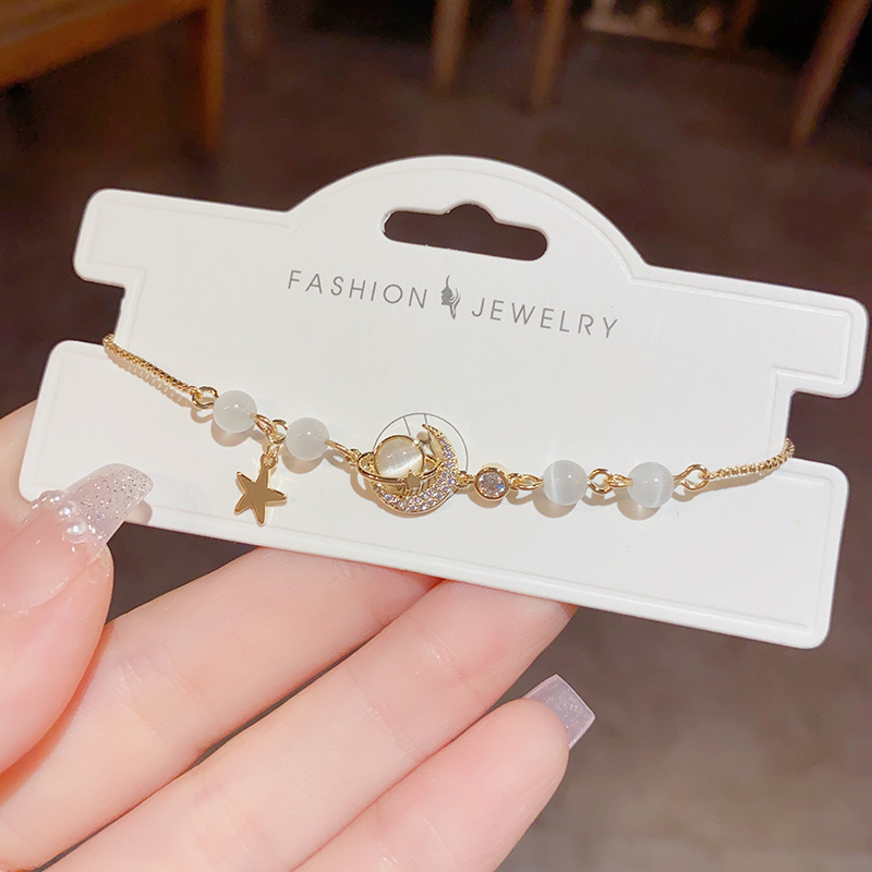 A new sweet and cool summer style planet Moon cat's eye stone pull-out bracelet for women, presenting a fashionable and high-end look Application Scenario