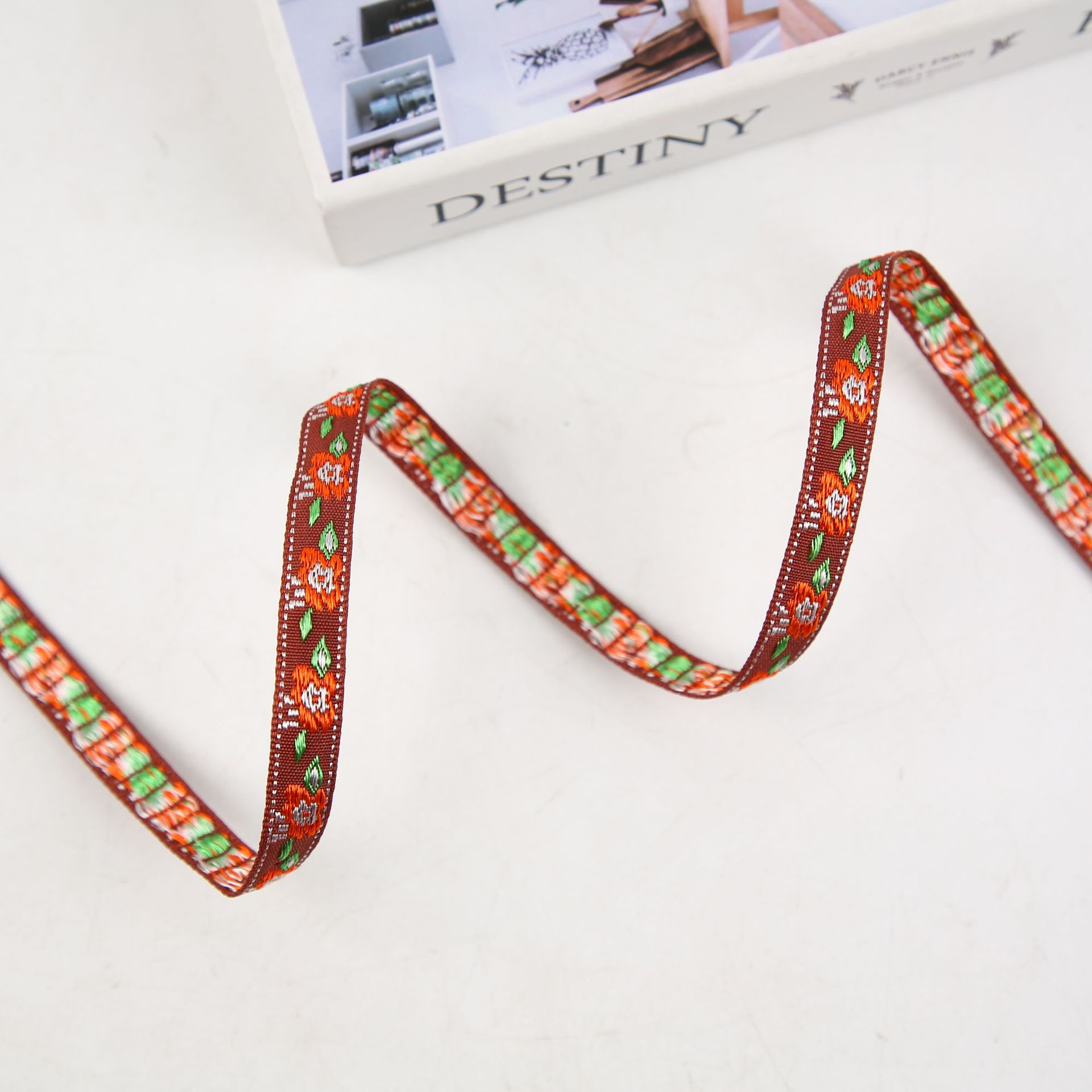 تحمل الشعيرات الوطنية من طراز 1 CM، والشعر، والقماش الوطني، والملابس الوطنية Specification image
