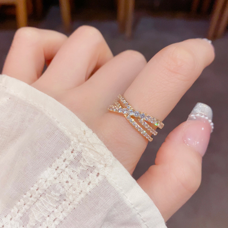 Summer's new exquisite and fashionable multi-layered cross-diamond index finger ring with a unique, light luxury and simple design for women
