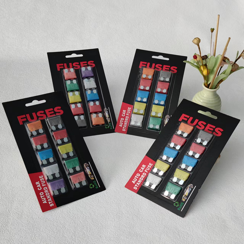 The small and medium-sized car fuse in the card installation, the car fuse in the card suction, 4S foreign trade has entered the e-commerce of auto parts Specification image