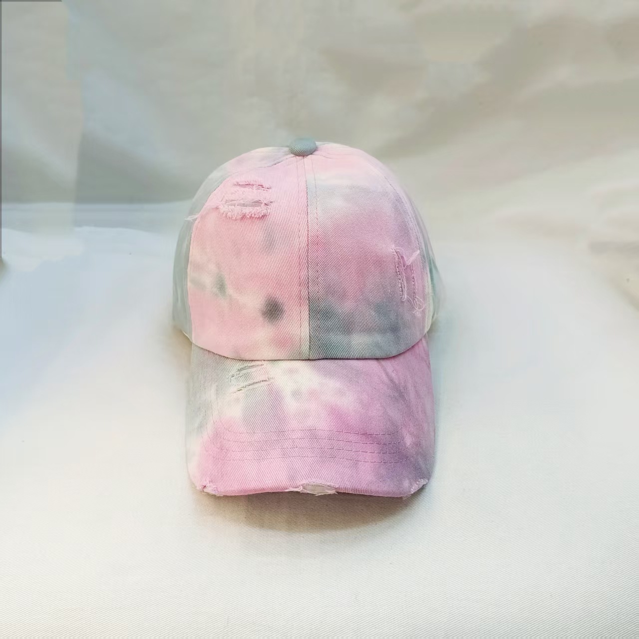 Cross-border wholesale of new tie-dyed soft-top washable perforated baseball caps for students, couples, graffiti, sun, versatile and sunshade Application Scenario