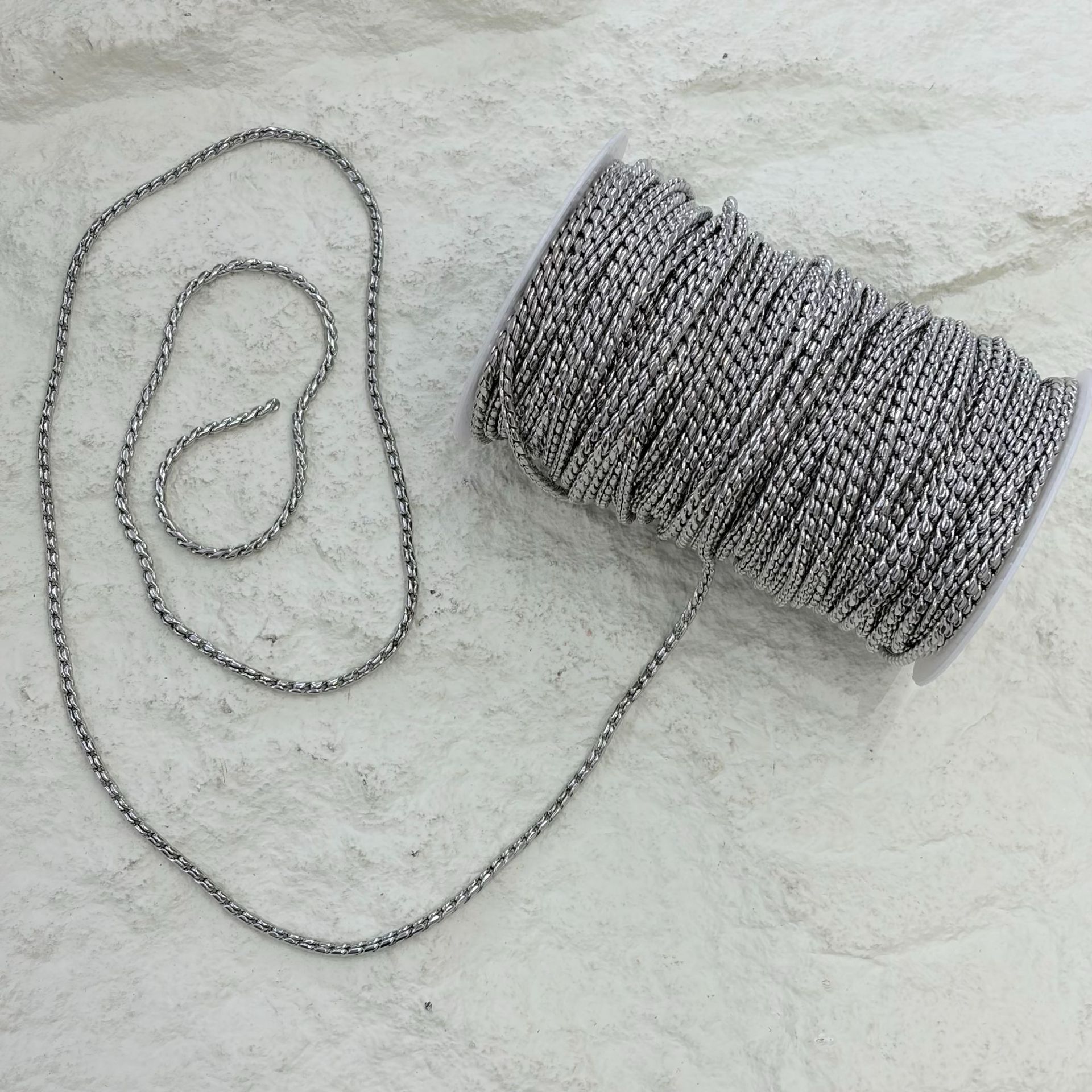 Stainless steel hammer round twisted rope chain, titanium steel hammer pattern twisted chain accessories, coiled plain chain, non-fading necklace bracelet chain details Picture