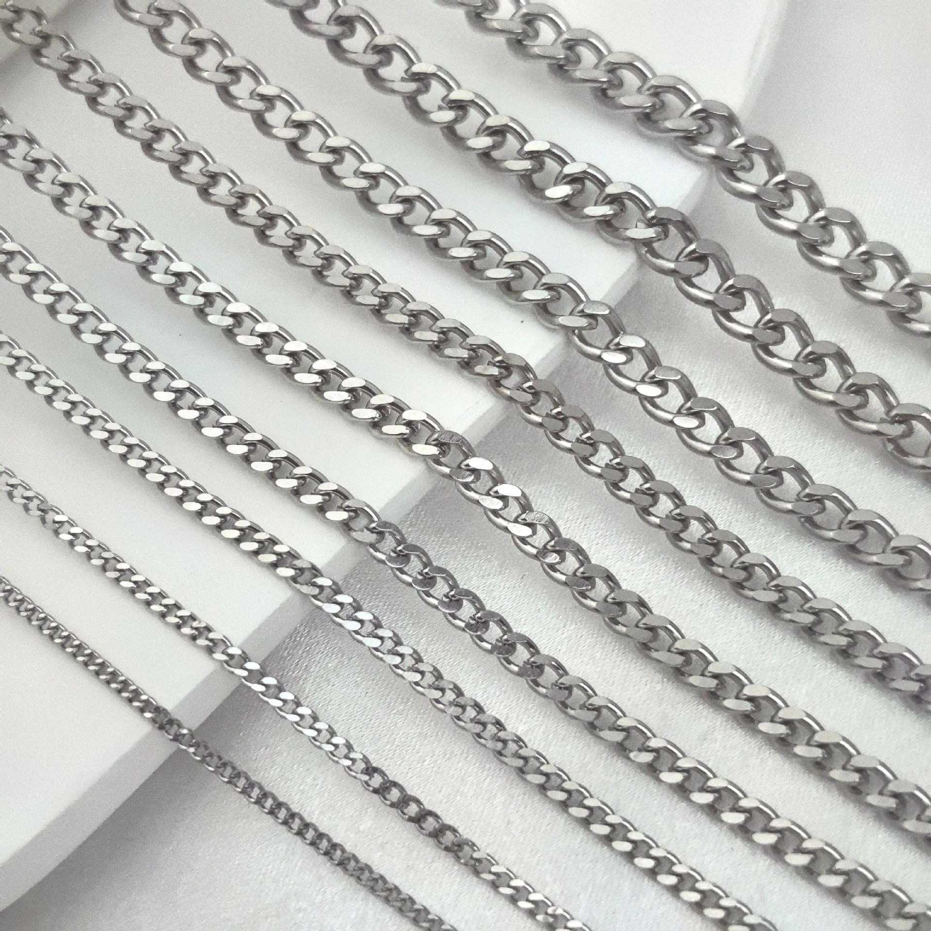 Wholesale of Cuban polished titanium steel four-sided polished Cuban chains, various specifications of bare chain necklaces, bracelets, semi-finished jewelry accessories Application Scenario