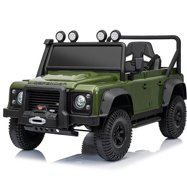 新款许可路虎卫士儿童电动车四轮带遥控汽车可坐小孩可摇摆玩具车白底实物图