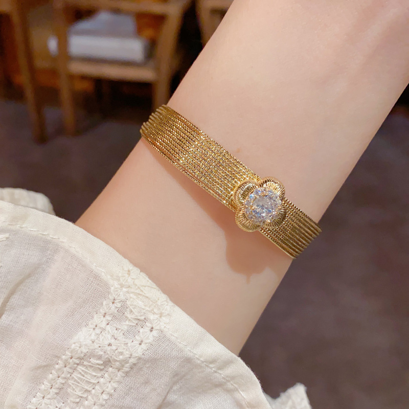 亚马逊跨境个性轻奢高级感金属镶钻四叶花开口手镯时尚百搭手环女