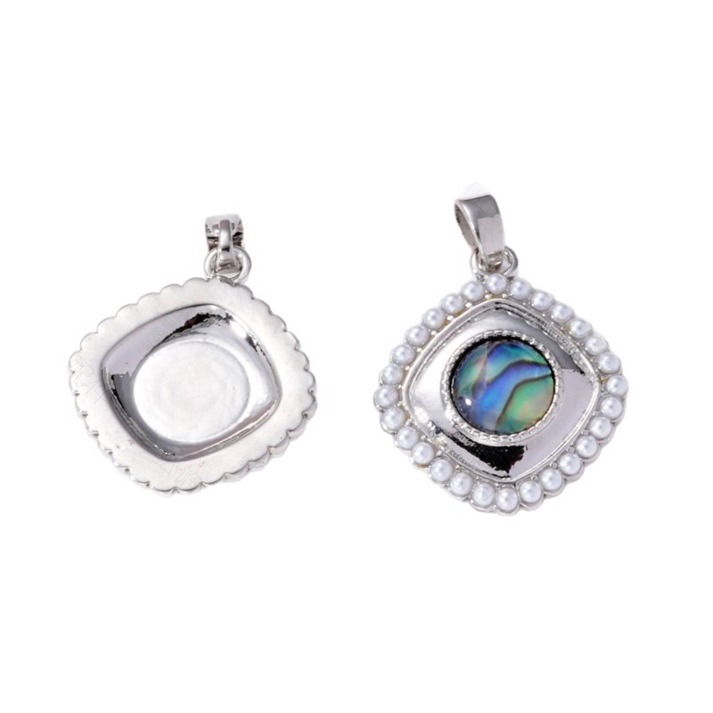 European and American cross-border square fashionable pendant inlaid with shell pearls, niche design, elegant and versatile pendant chain for women Item Picture
