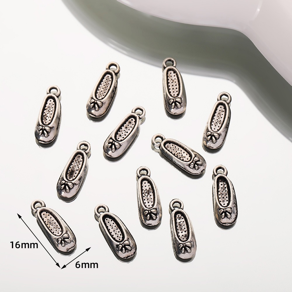 Wholesale of new retro silver spiked shoes, high heels, roller skates, pendants, DIY accessories, bracelets, necklaces, jewelry and accessories Specification image