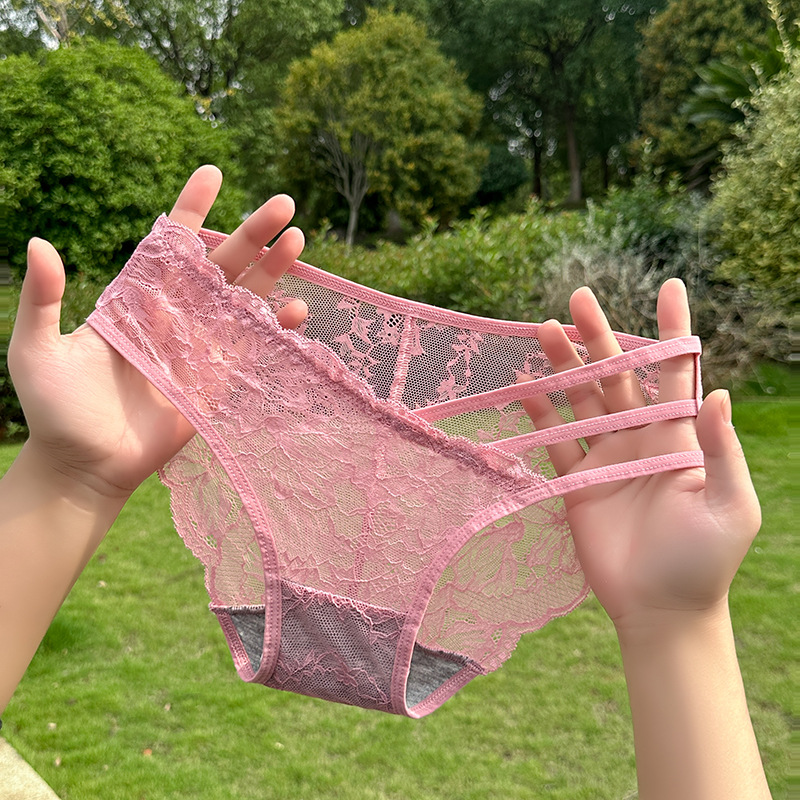 There are multiple styles of women's underwear available, including purple lace high-waisted pure cotton tight-fitting underpants and cartoon sexy thongs Application Scenario
