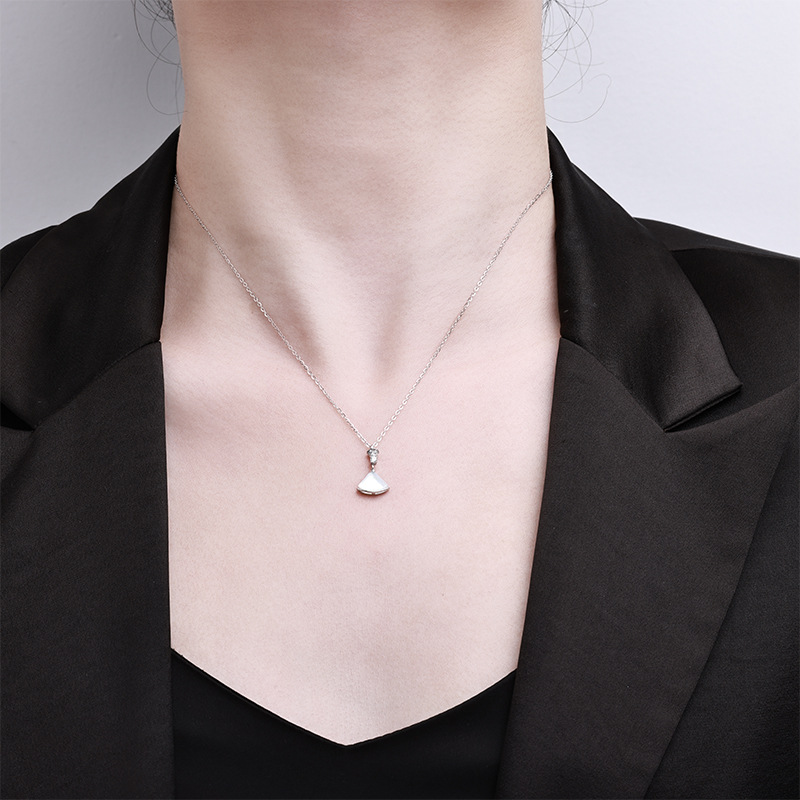 New pure silver zirconium-inlaid small dress necklace for women, white mother-of-pearl fan-shaped trendy fashion, niche Internet celebrity live-streaming supply factory Specification image