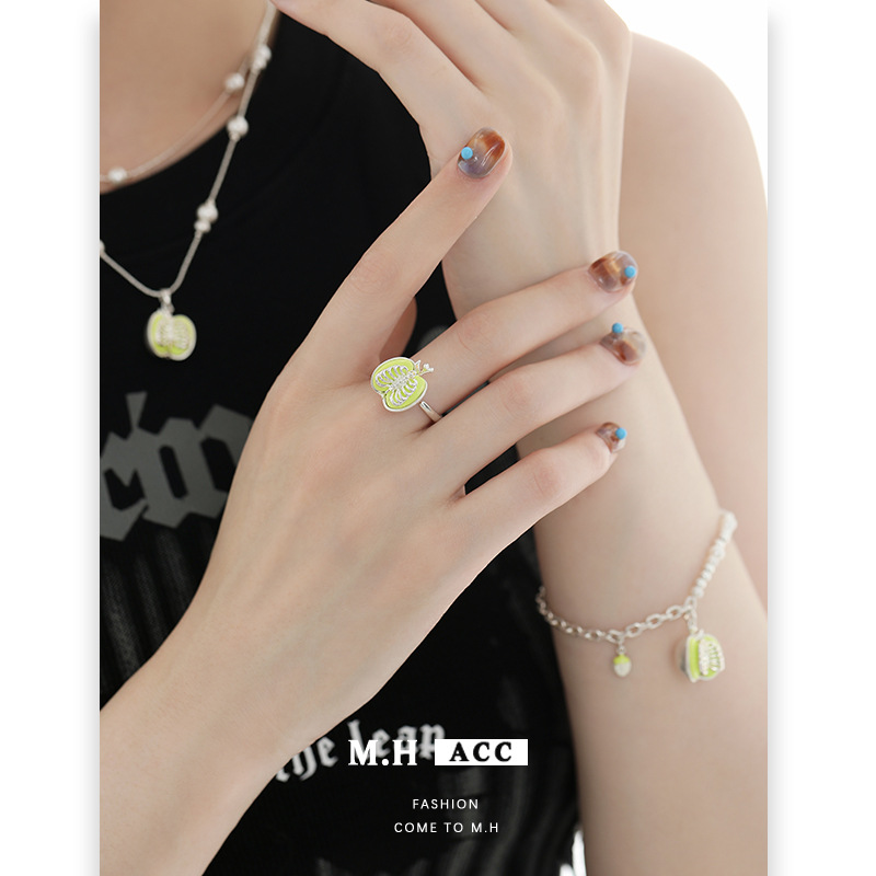 A sweet and cool, unique and original design of the green apple ring for women. Adjustable index finger ring Specification image